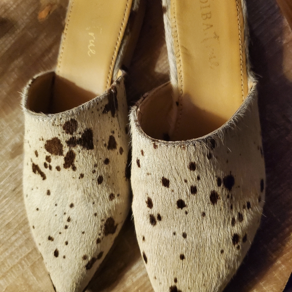 Cow hair slides size 6